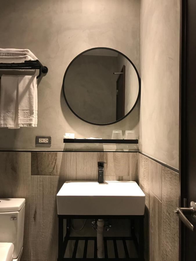 The Retro Tai-Pan Hotel Đài Nam Ngoại thất bức ảnh
