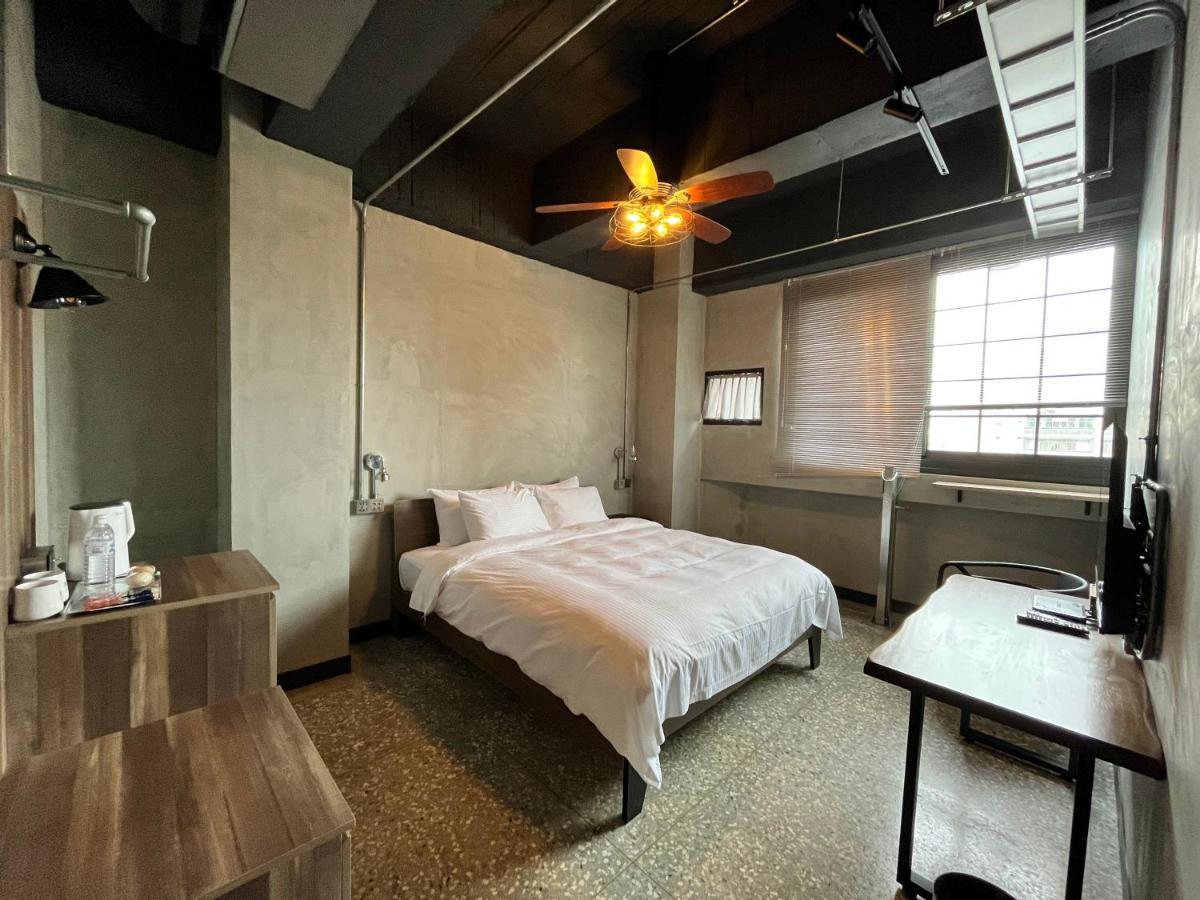 The Retro Tai-Pan Hotel Đài Nam Ngoại thất bức ảnh