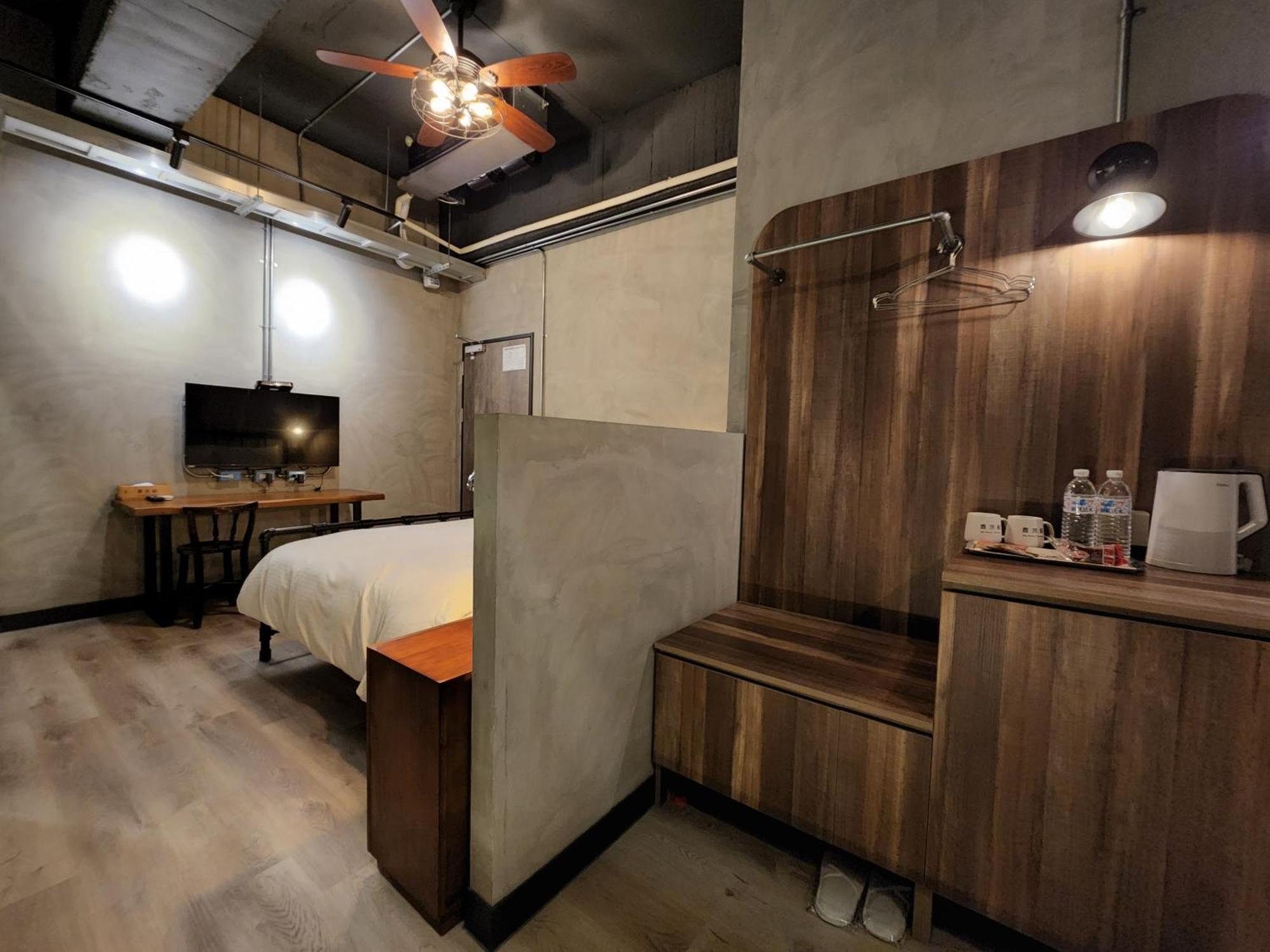 The Retro Tai-Pan Hotel Đài Nam Ngoại thất bức ảnh